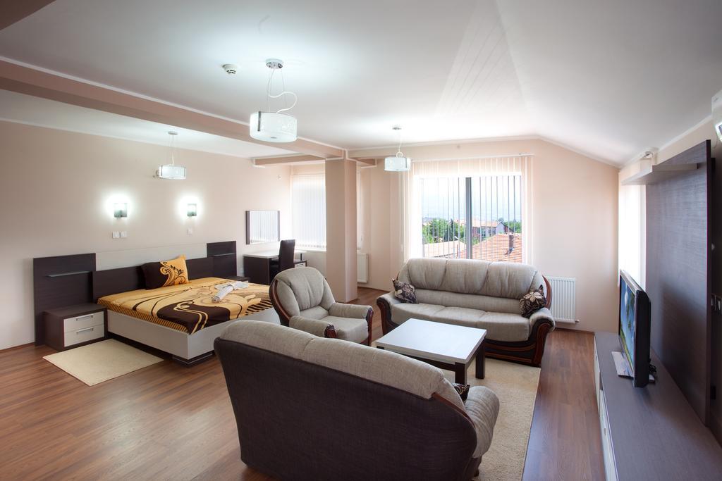 Guesthouse Vitez Враня Екстериор снимка