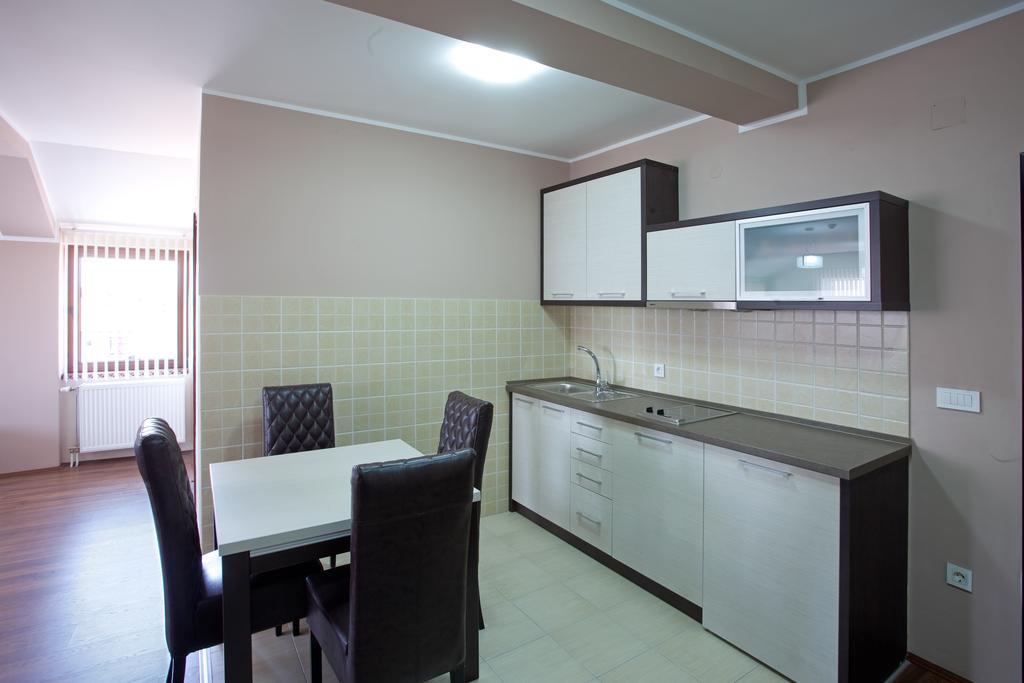 Guesthouse Vitez Враня Екстериор снимка