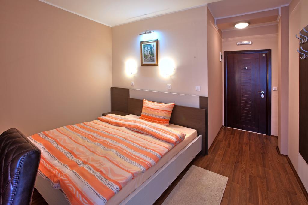 Guesthouse Vitez Враня Екстериор снимка